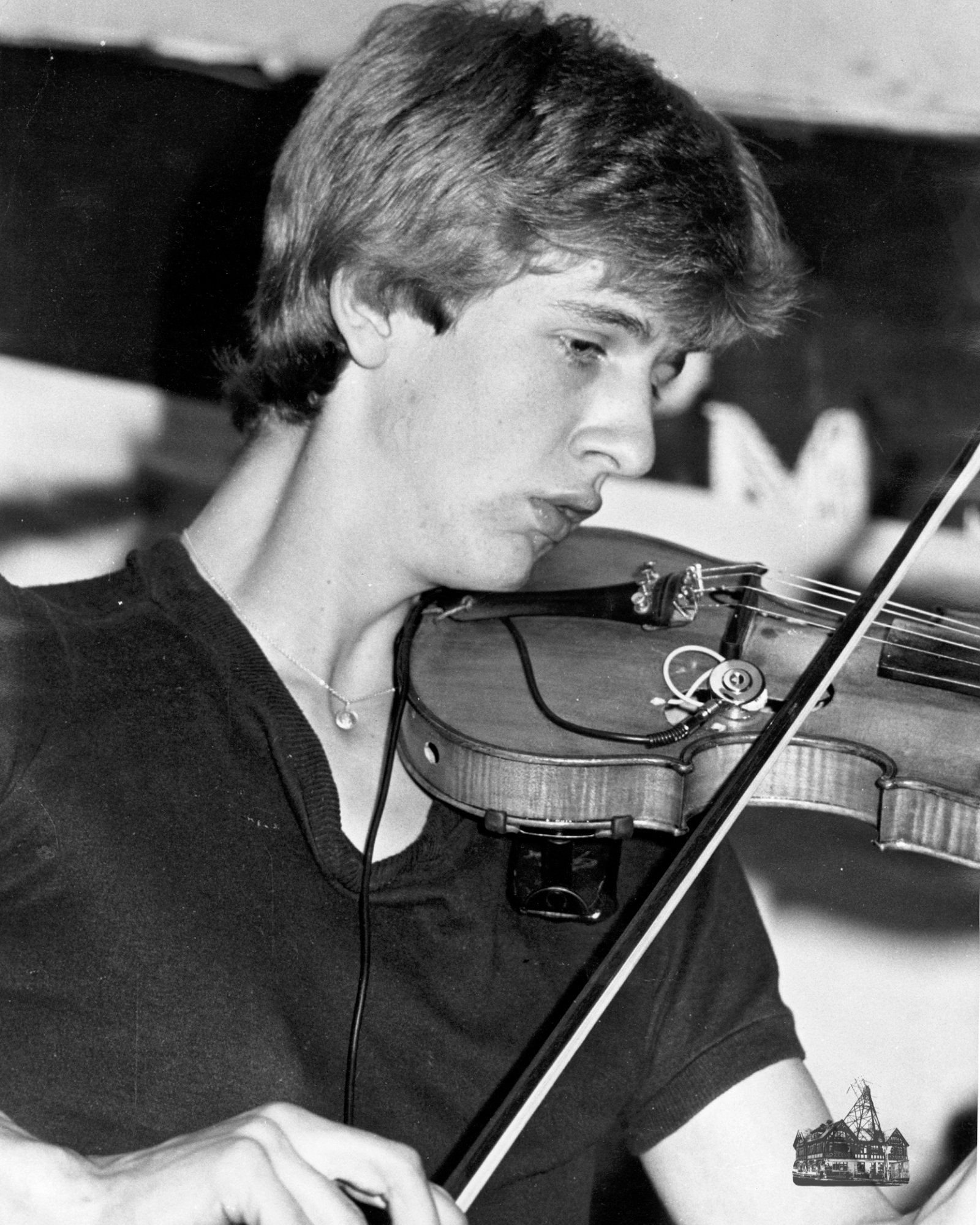 Gloria Mundi violinist