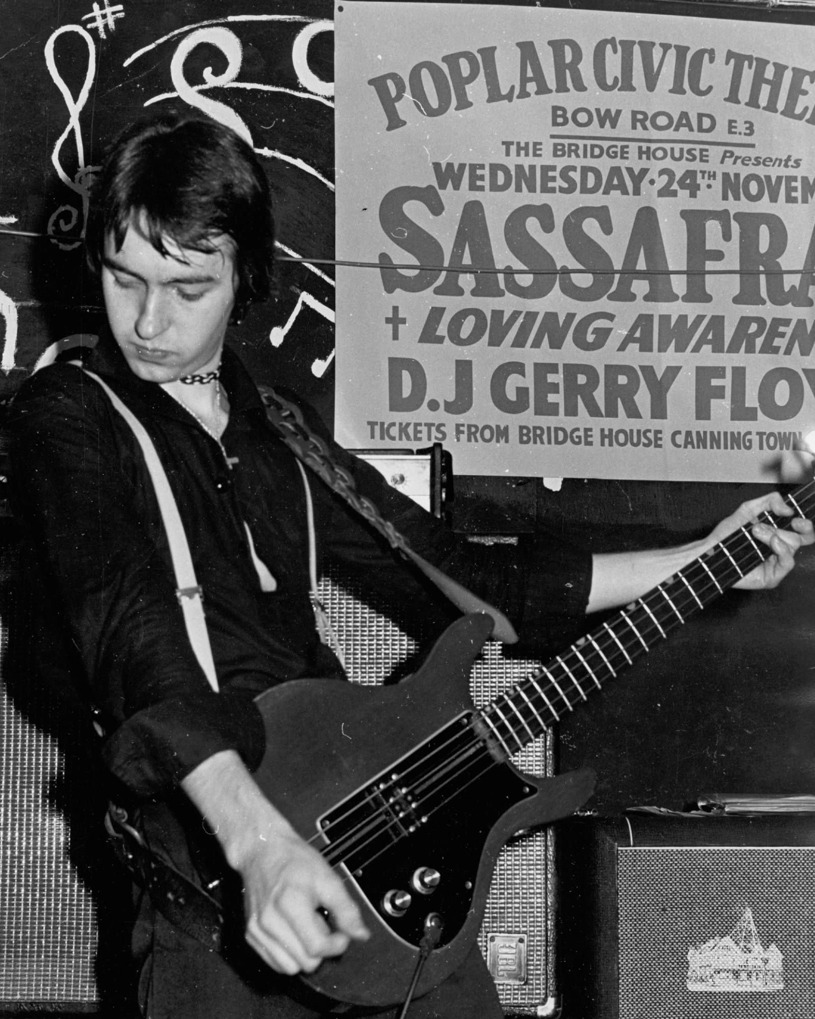 Unknown Guitarist at the Bridge