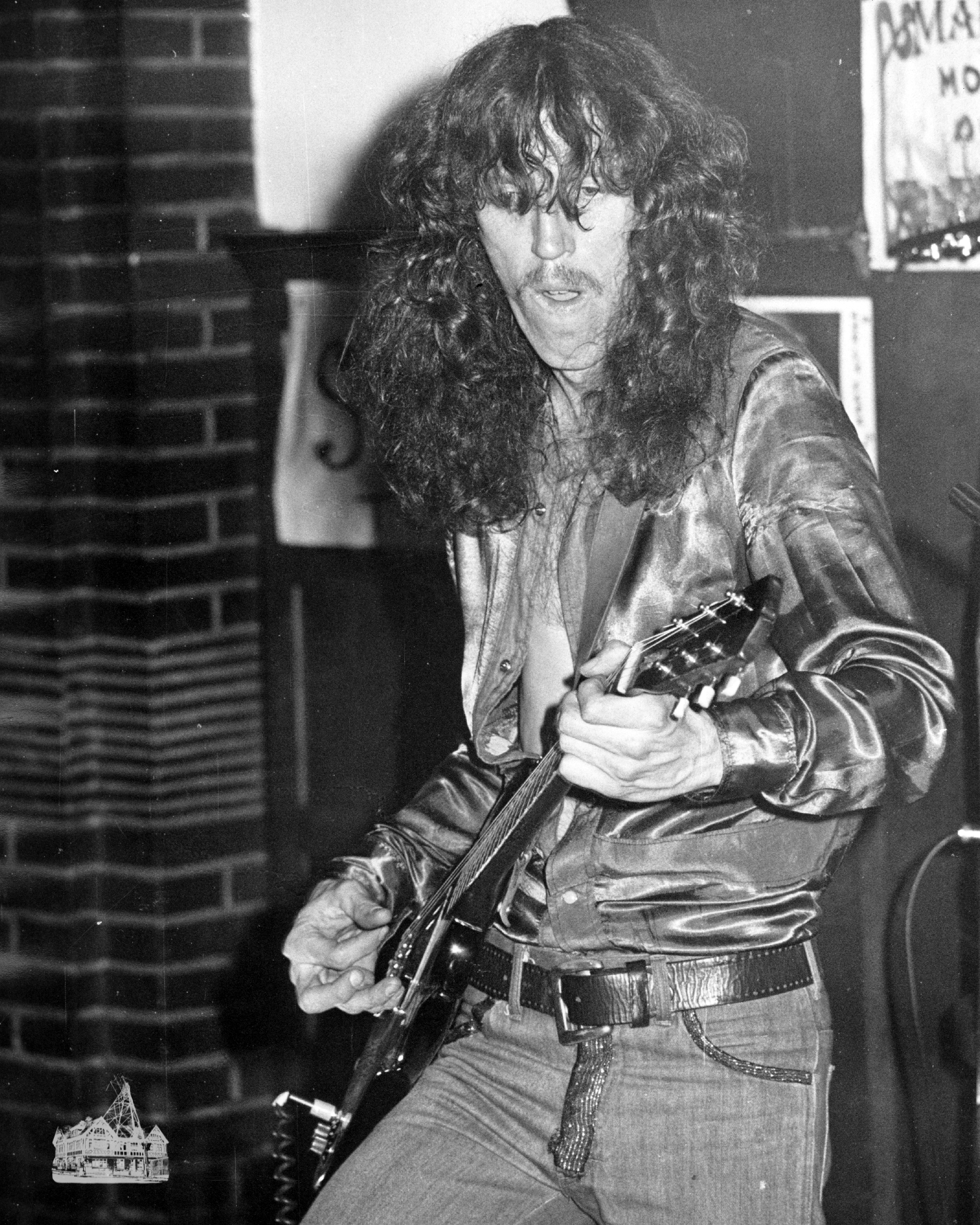 Unknown Guitarist at the Bridge