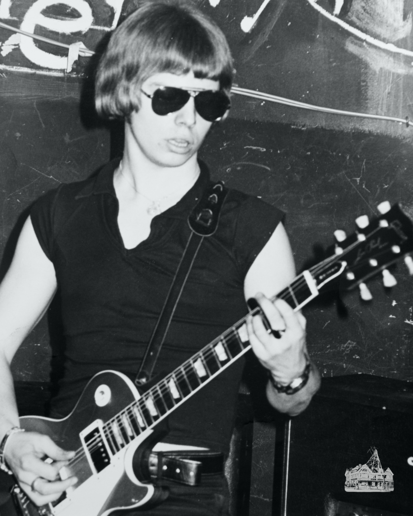 Unknown Guitarist at the Bridge