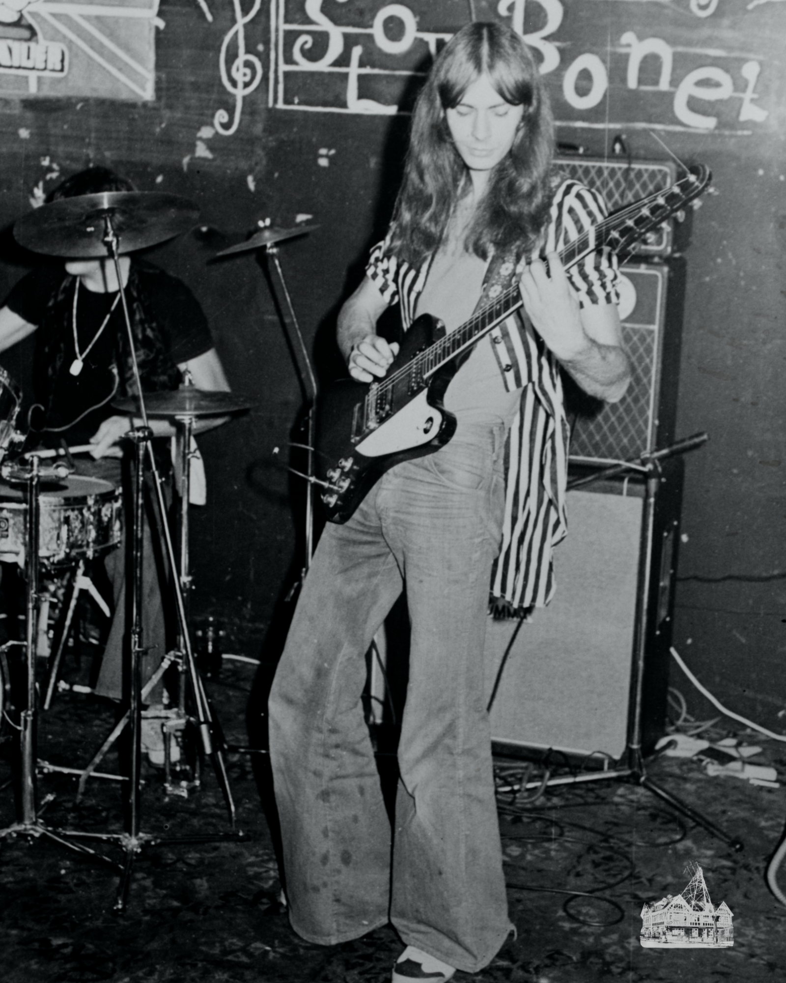 Unknown Guitarist at the Bridge